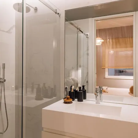 Sama - 2 Bedrooms And Parking In Arroios * Lisbon